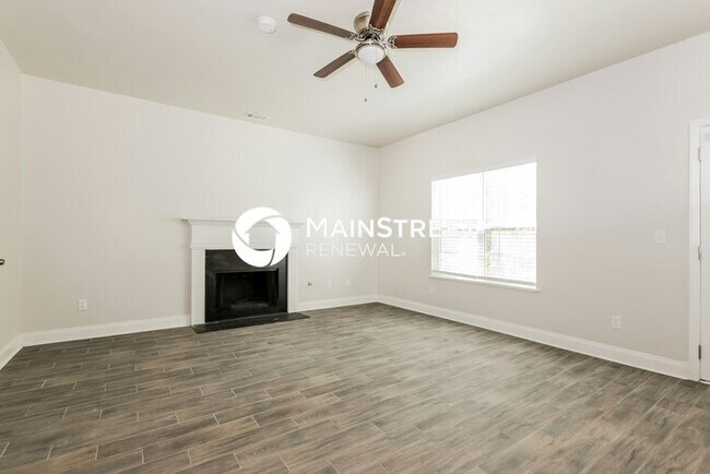 Photo - 3 Bedroom Pet-Friendly Home in HAMPTON, GA with Main Street Renewal
