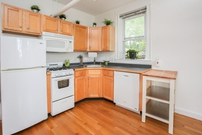 Photo - 151 Mason Ter Unit B##