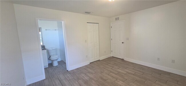 Photo - 910 SW 7th Ct