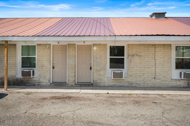 Building Photo - 2510 Fort Campbell Blvd Unit 3