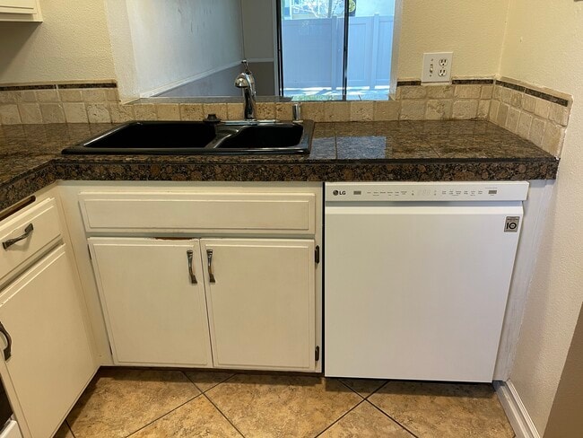 Photo - 209 N Singingwood St Unit 4