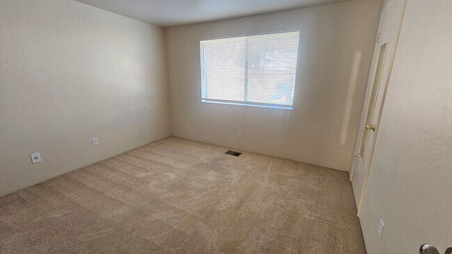 Photo - 2 Bedroom Close to UNR