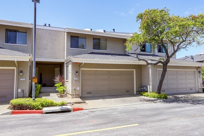 Building Photo - 3BR/2.5BA Pet Friendly Marina Green Townhome with Pool & 2-Car Garage | YouTube Tour