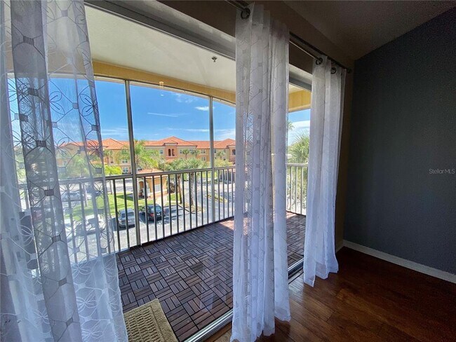 5467 Vineland Rd Unit 6301