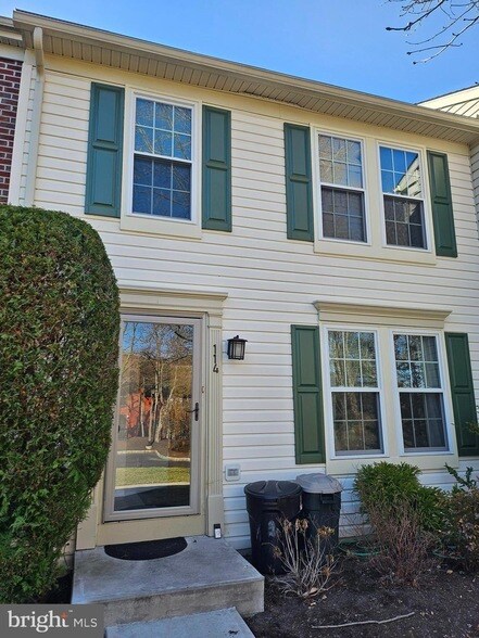 Photo - 114 Madison Ct