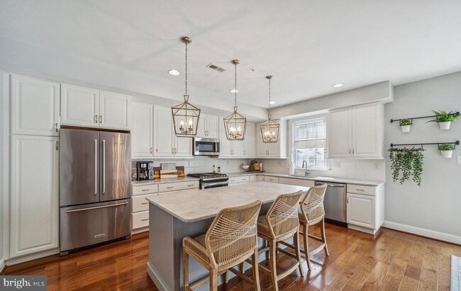 Photo - 314 E Barnard St