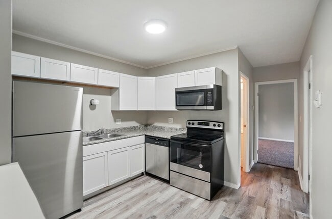 Building Photo - 480 Pedretti Ave Unit Apt 1