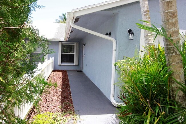 Building Photo - 134 Sparrow Dr Unit b Rental