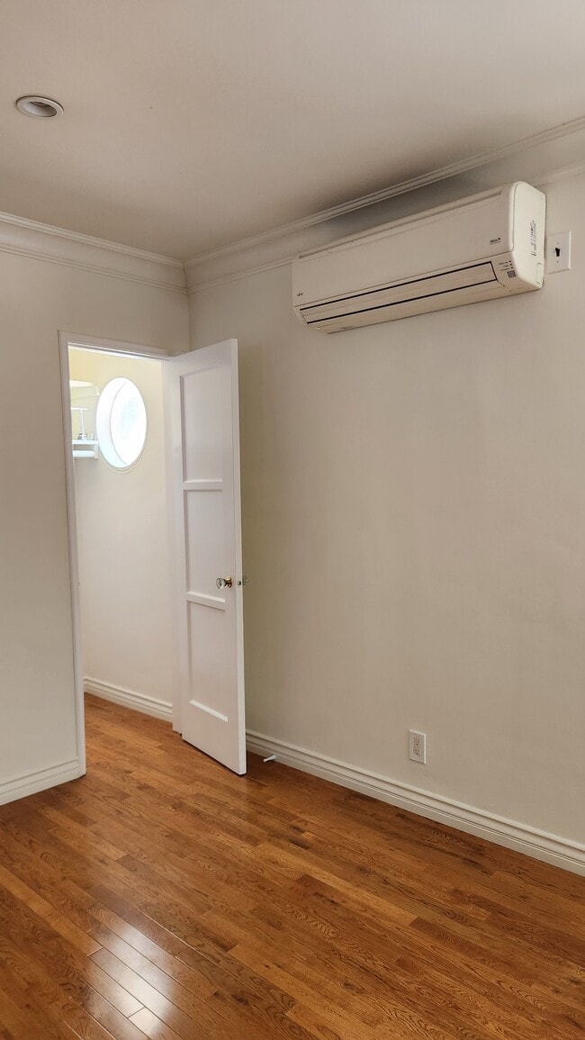 Photo - 10641 Whipple St Unidad 10641.5