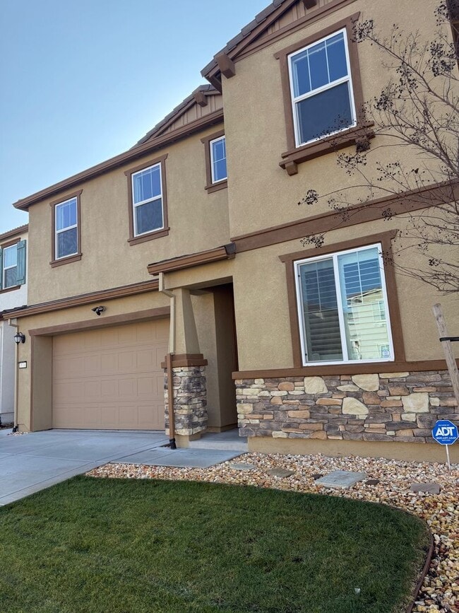 Photo - Beautiful home in Northlake!