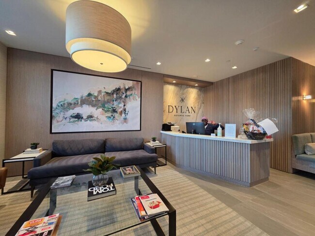 Photo - 737 Swann Ave