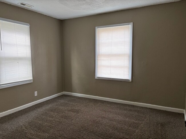 Photo - “Move-In Ready 2-Bedroom with Expansive Privacy Yard”