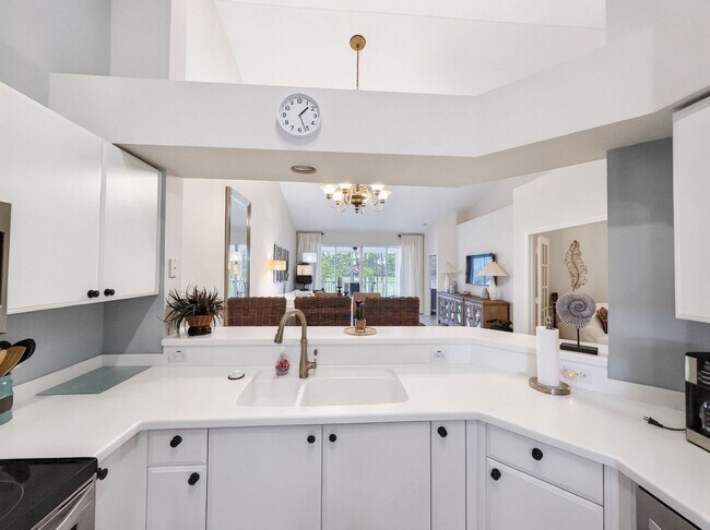 Photo - 2-bedroom + den condo in Lely Resort!