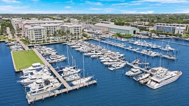 Building Photo - 806 E Windward Way Unit 508