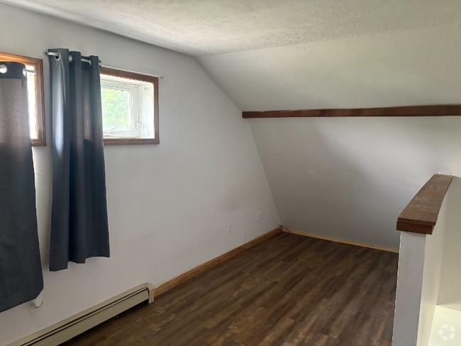 Building Photo - 924 N Center St Rental