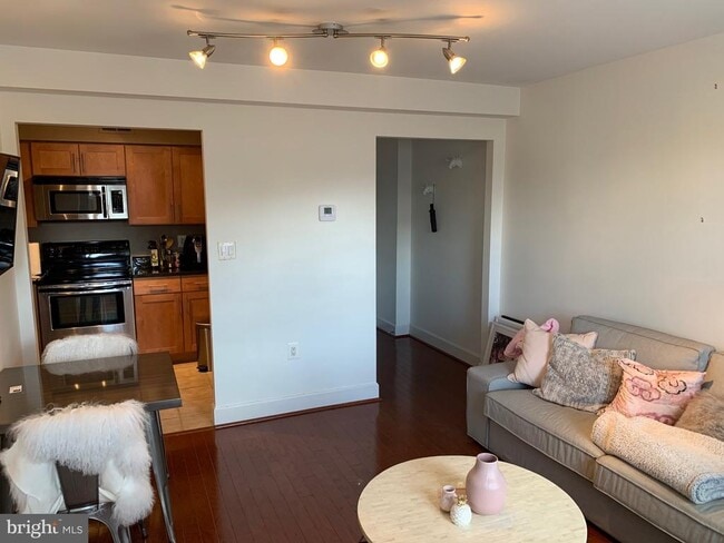 Photo - 3609 38th St NW Unit 303