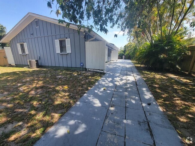 Building Photo - 9285 Green Meadows Way Rental