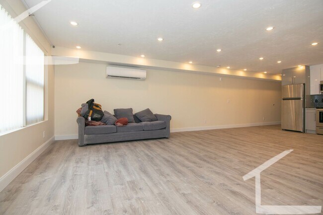 Photo - EXTREMELY MODERN 2 bed Stunner near BU for...