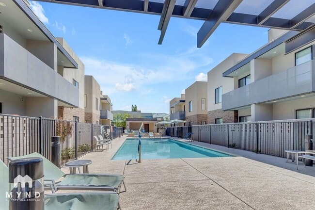 Photo - 901 S Smith Rd