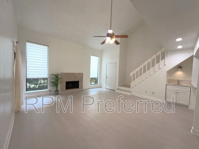 Photo - 8100 Cambridge St