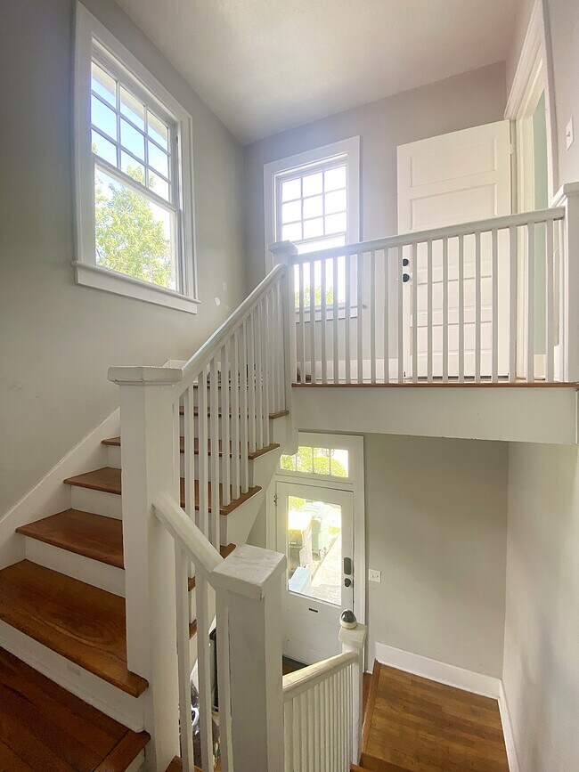 Entryway - 412 E 40th St