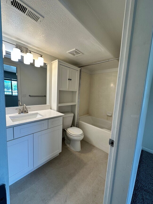 Photo - 3561-3585 E Rock Creek Rd Unit Apt E6