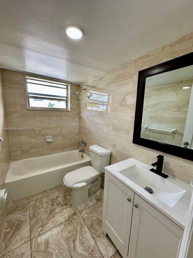 Building Photo - 651 NW 177th St Unit 101 Rental