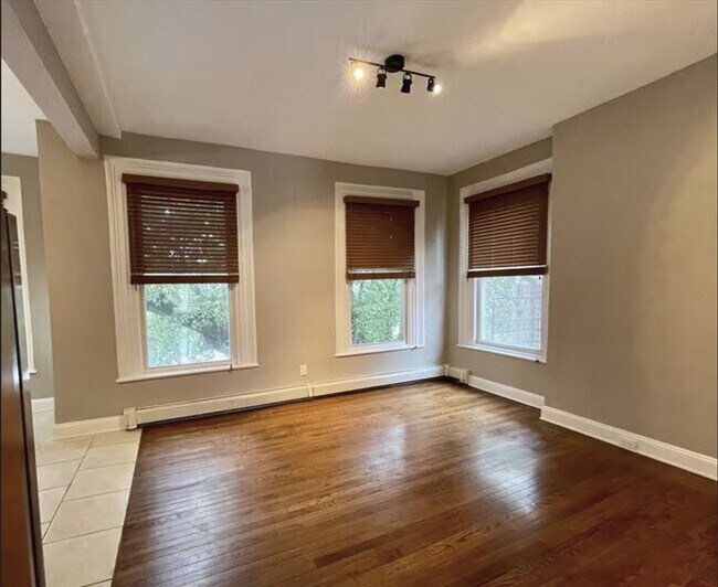 Living Room - 81 Cannon St Unit 4