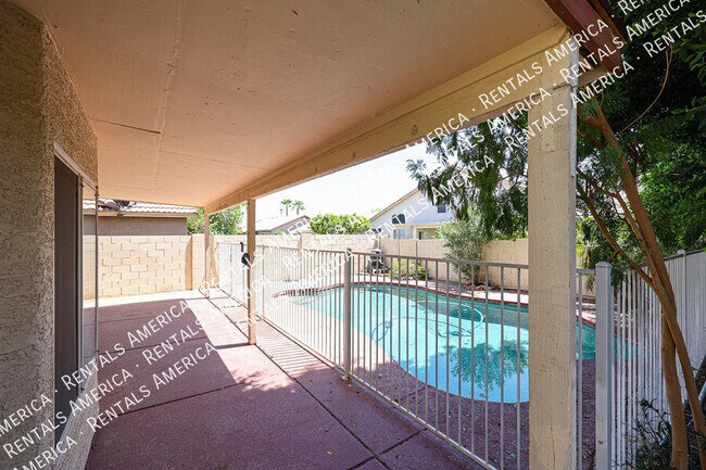 820 N Granada Dr