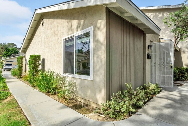 Nice two bedroom/one bath townhome in UTC.... - Nice two bedroom/one bath townhome in UTC....