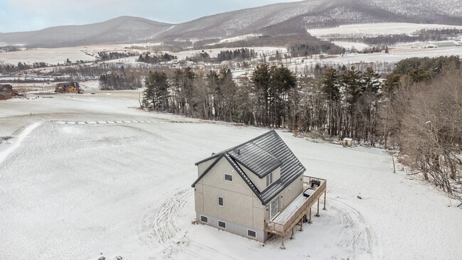 Photo - Luxury 5-Bedroom Retreat on 6.5 Acres — Fu...