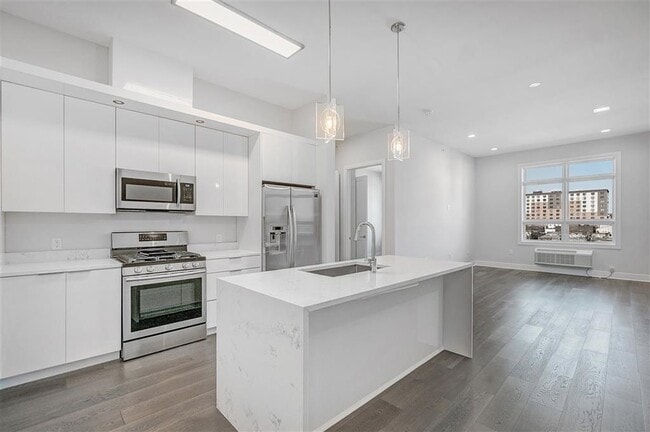 Building Photo - 119 Peter St Unit 406