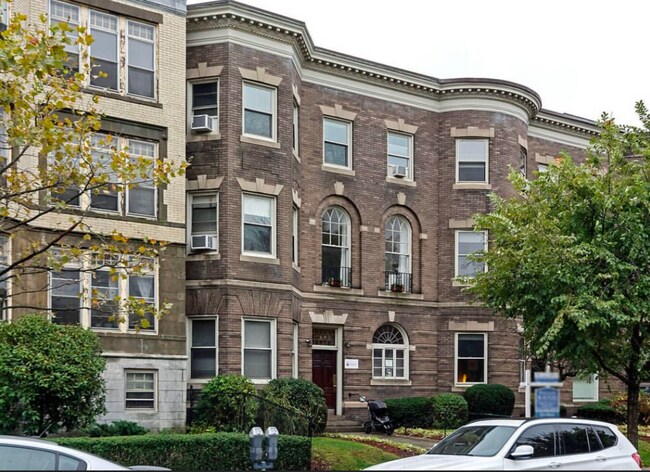 Photo - 1683 Beacon St Unidad #1G