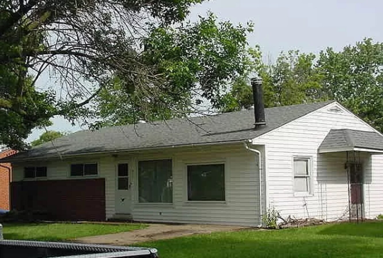 Modern Comfort: 4-Bed, 1-Bath Residence wi... - Modern Comfort: 4-Bed, 1-Bath Residence wi...