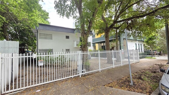 Building Photo - 641 NW 2nd St Unit 6 Rental