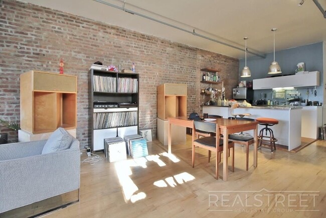 Kent Avenue - Kent Avenue Apartment Unit 2A