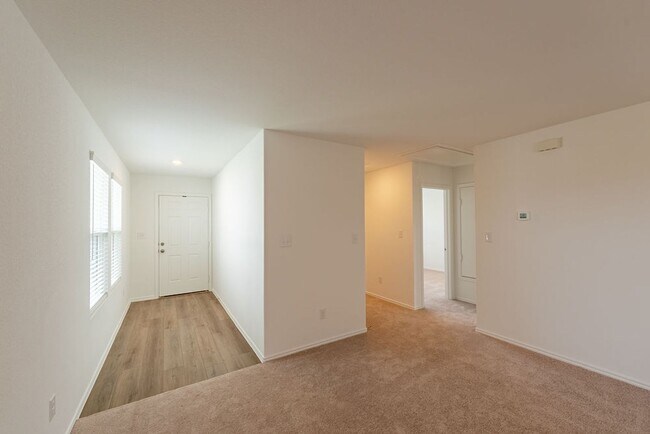 Photo - Your Ultimate Modern Haven: Comfort, Style...