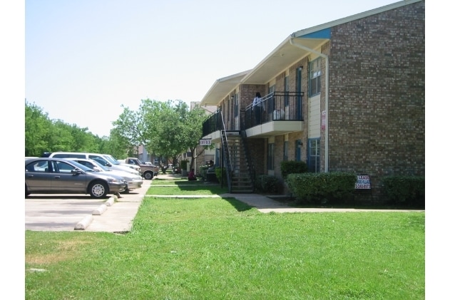 Photo - Gatewood Village Apartments