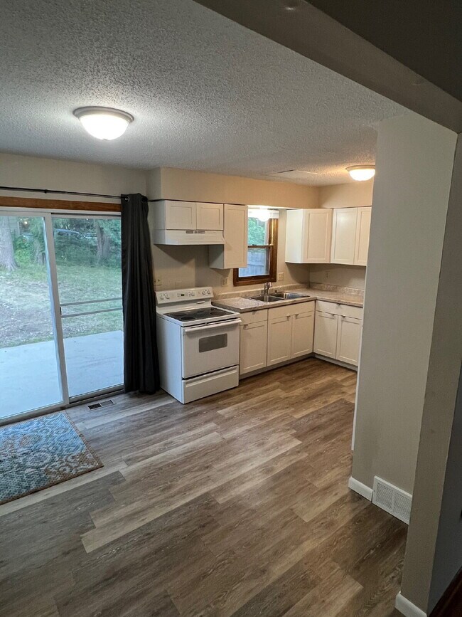 Photo - 3 Bedroom Duplex on South Side of Des Moin...