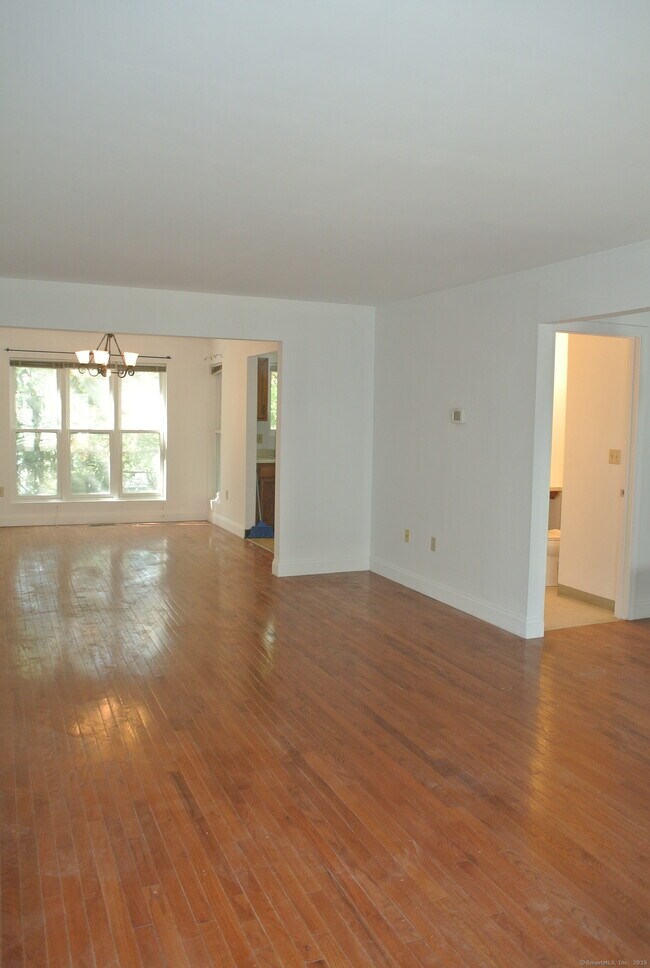 Photo - 130 Winchester Ave Unit 304