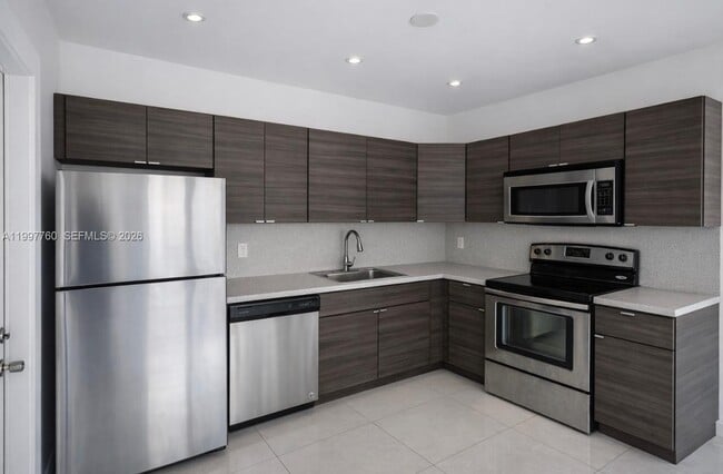 Building Photo - 560 NE 67th St Unit 1