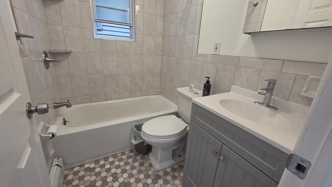 Photo - 176 Bartholdi Ave Unit 2