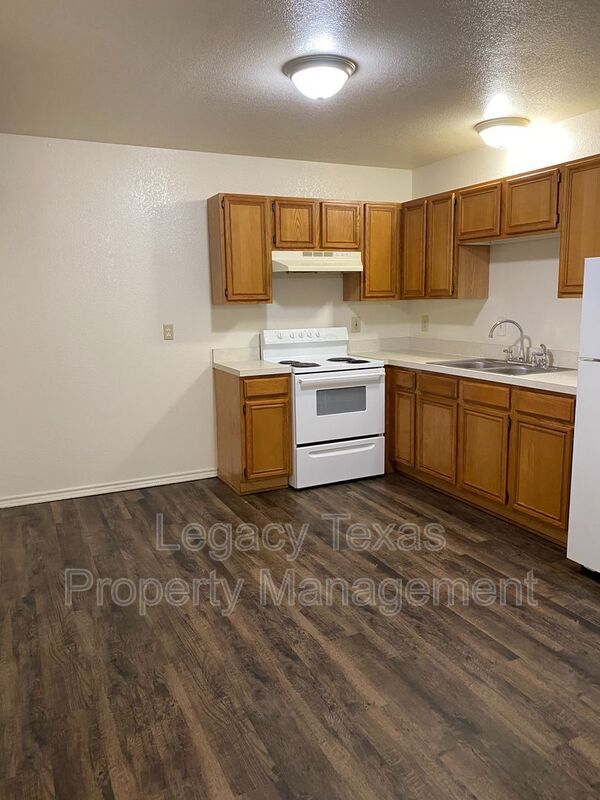 Building Photo - 1106 Williams Ave Unit E Rental