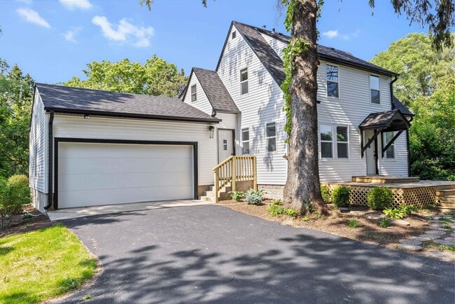 Photo - 7330 Olde Creek Rd House