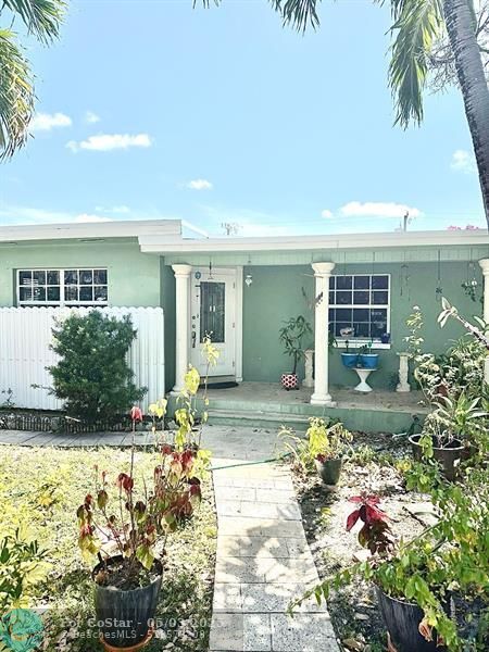 Photo - 1126 N H St Casa