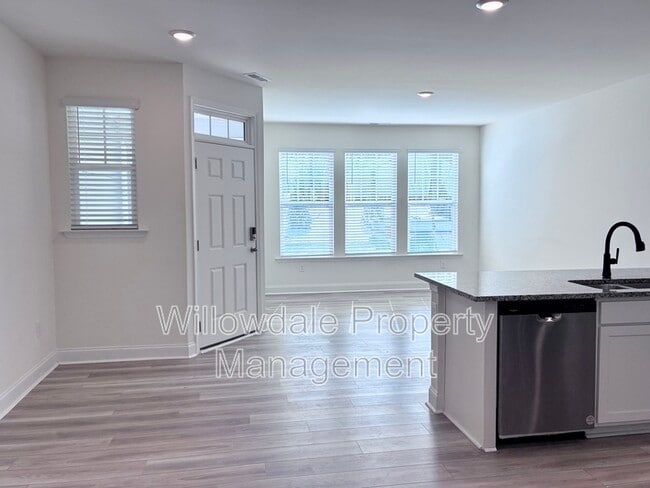 Photo - 456 La Maison Ave