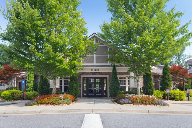 Photo - The Oaks at Johns Creek Apartments