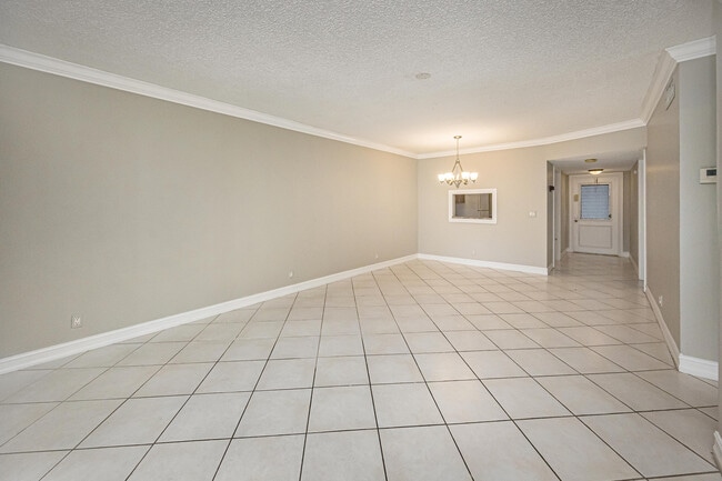 Photo - 2700 Casita Way Unit 204