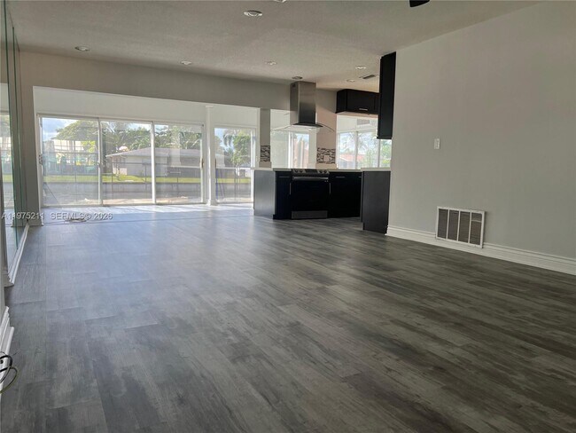 Photo - 5909 NW 67th Ave