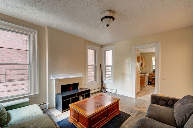 Building Photo - 22 Lynwood Pl Unit 1st Floor Rental
